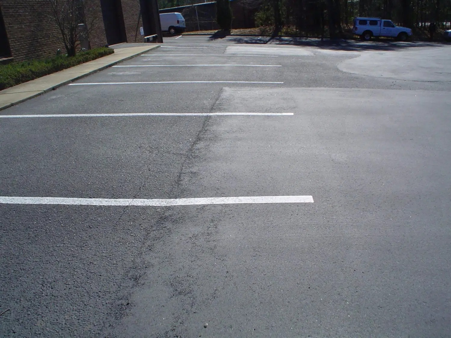 Modern Techniques Used in Parking Lot Resurfacing Services Today