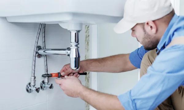 Preparing for the First 15 Minutes of a Home Plumbing Emergency