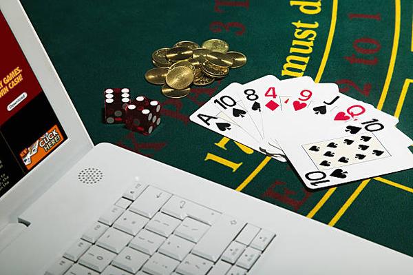 How Players Browse Games at a Singapore online casino